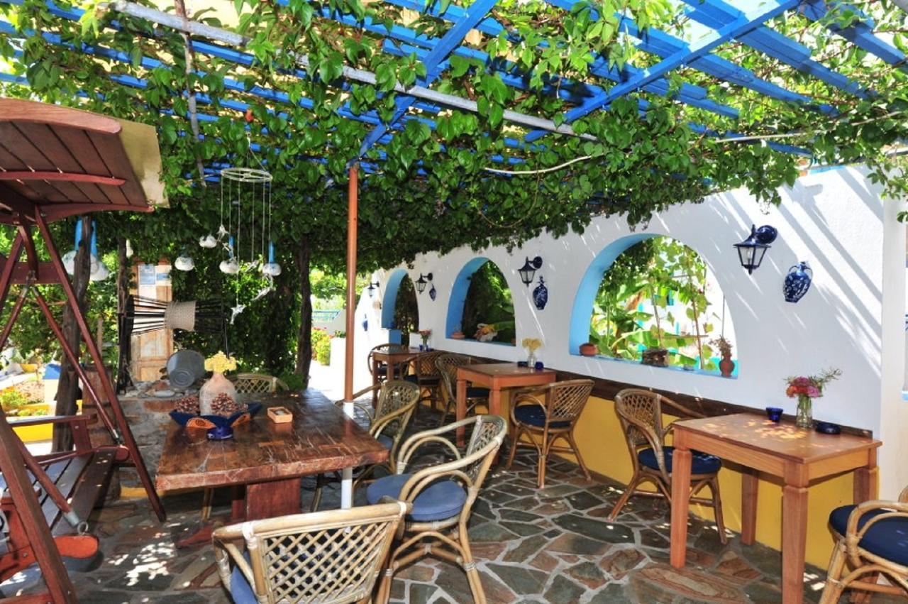 Pension Titika Katapola Bagian luar foto