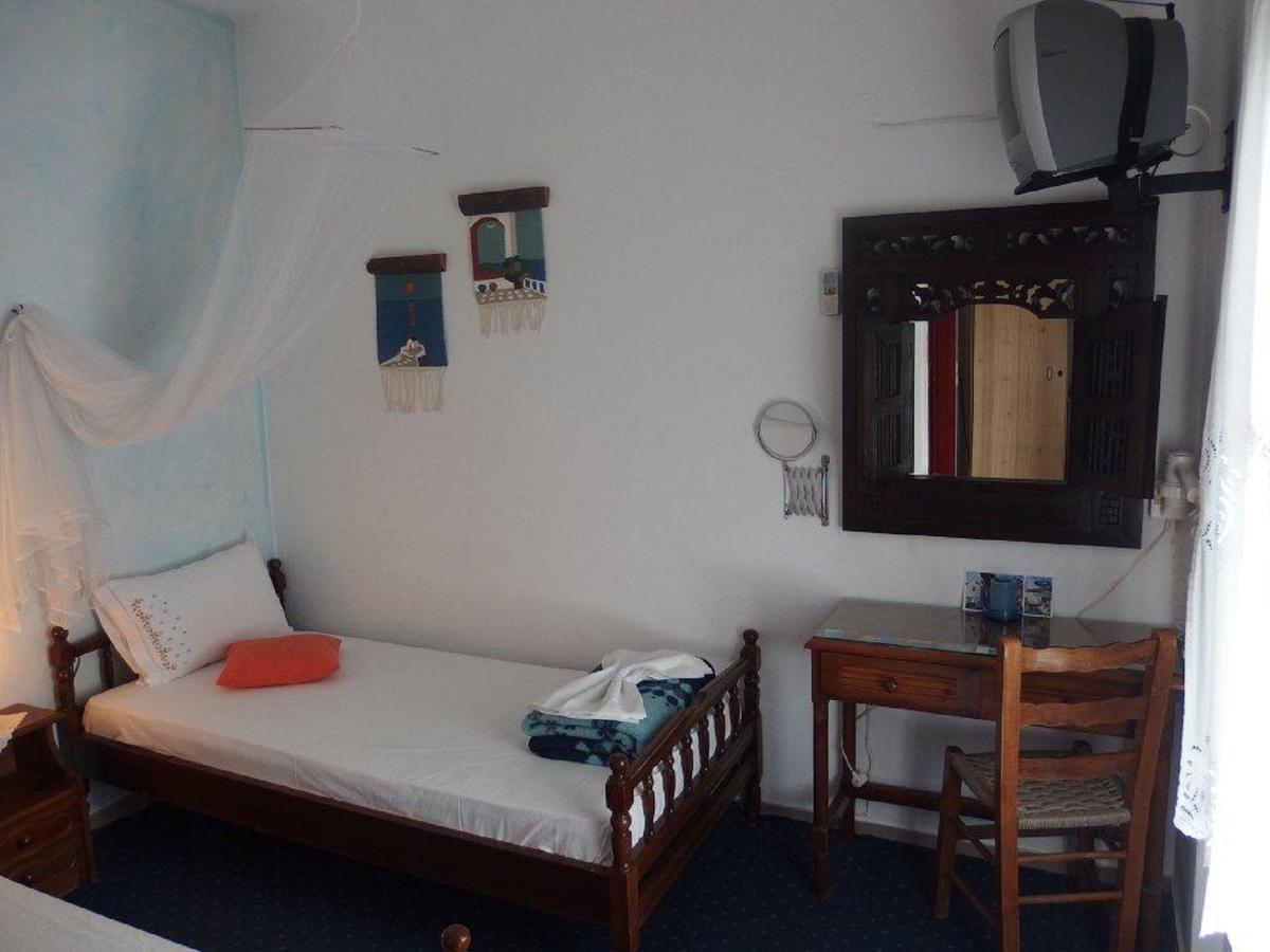 Pension Titika Katapola Bagian luar foto