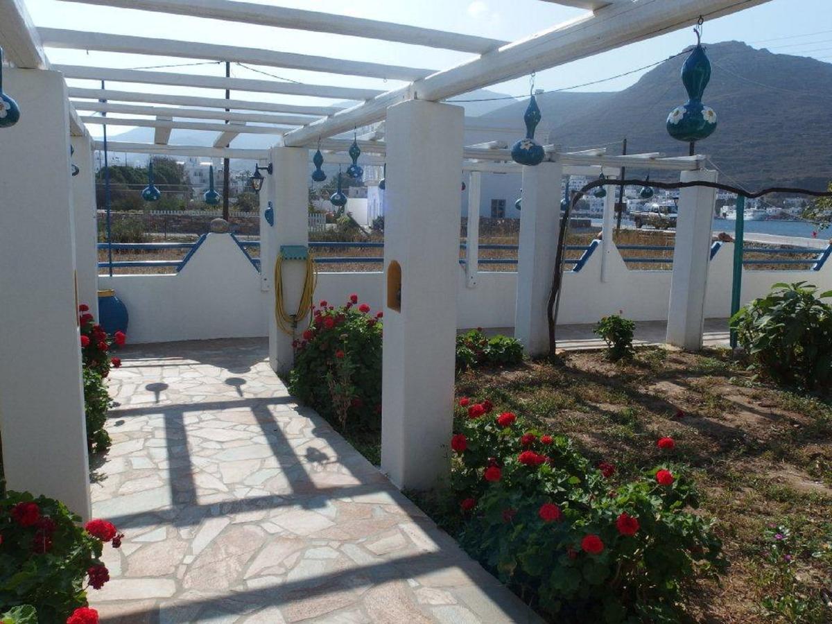 Pension Titika Katapola Bagian luar foto